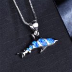 collar con colgante tiburon y opalo azul - phoenexia